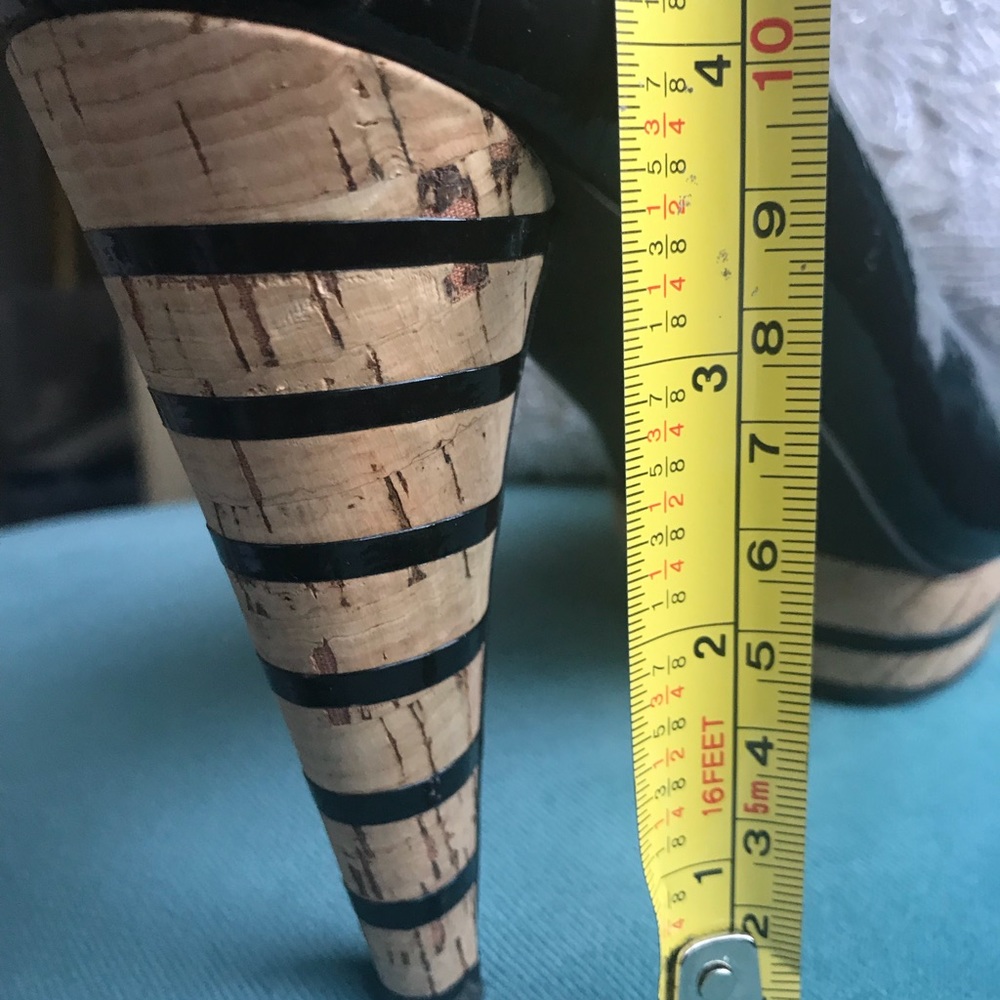 Shoes - Picture 4 of 6